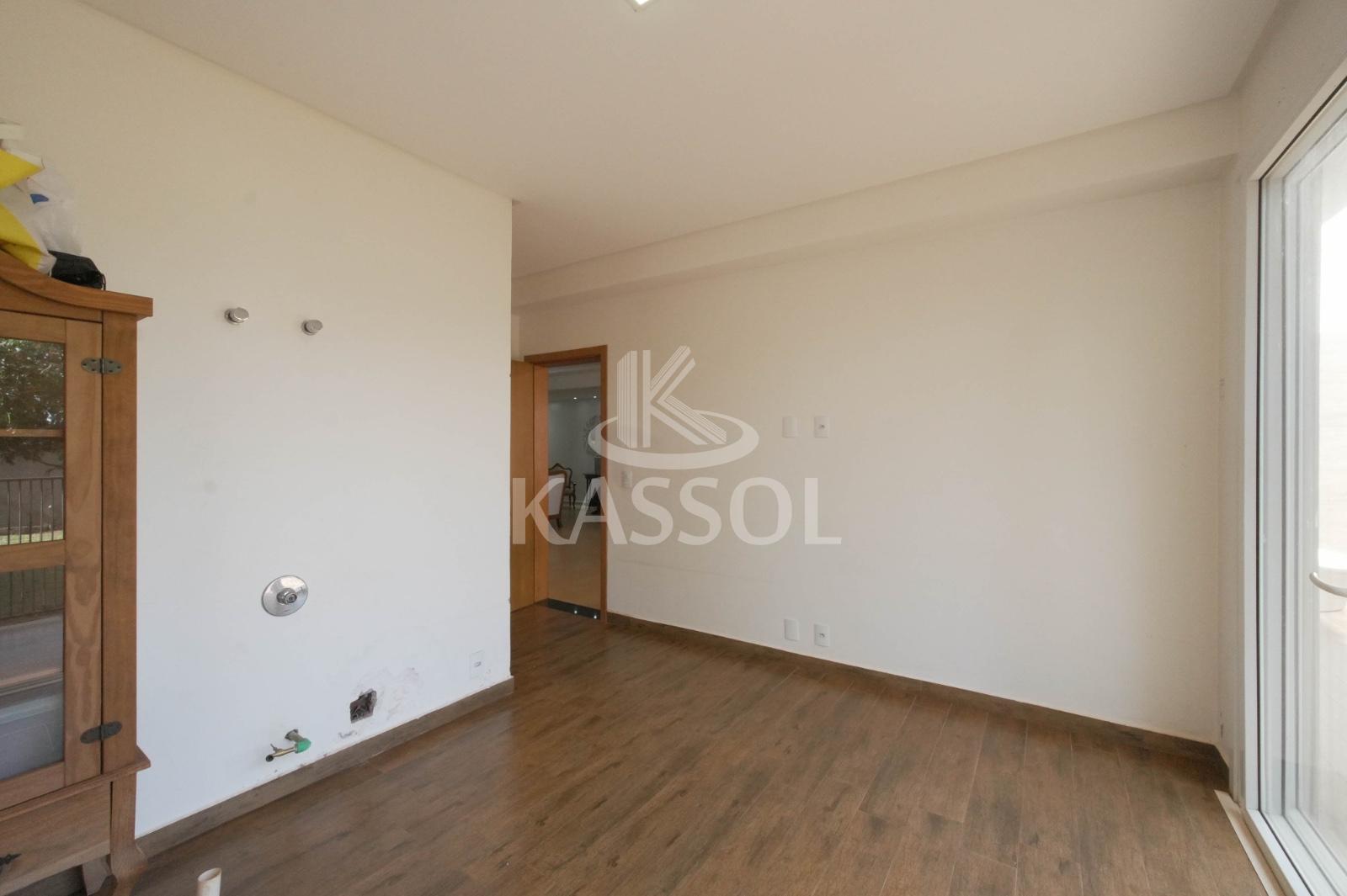 Sobrado no Treviso com 4 sutes e 1 demi-suite amplo jardim com playground