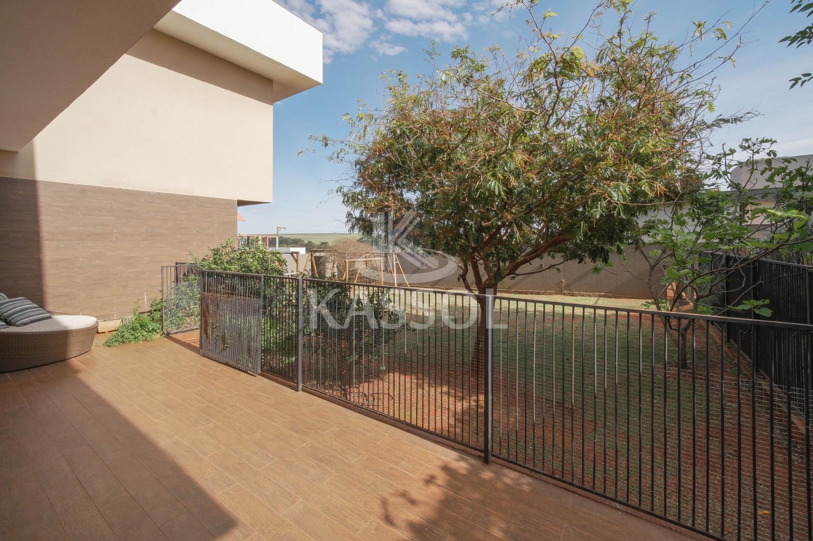 Sobrado no Treviso com 4 sutes e 1 demi-suite amplo jardim com playground