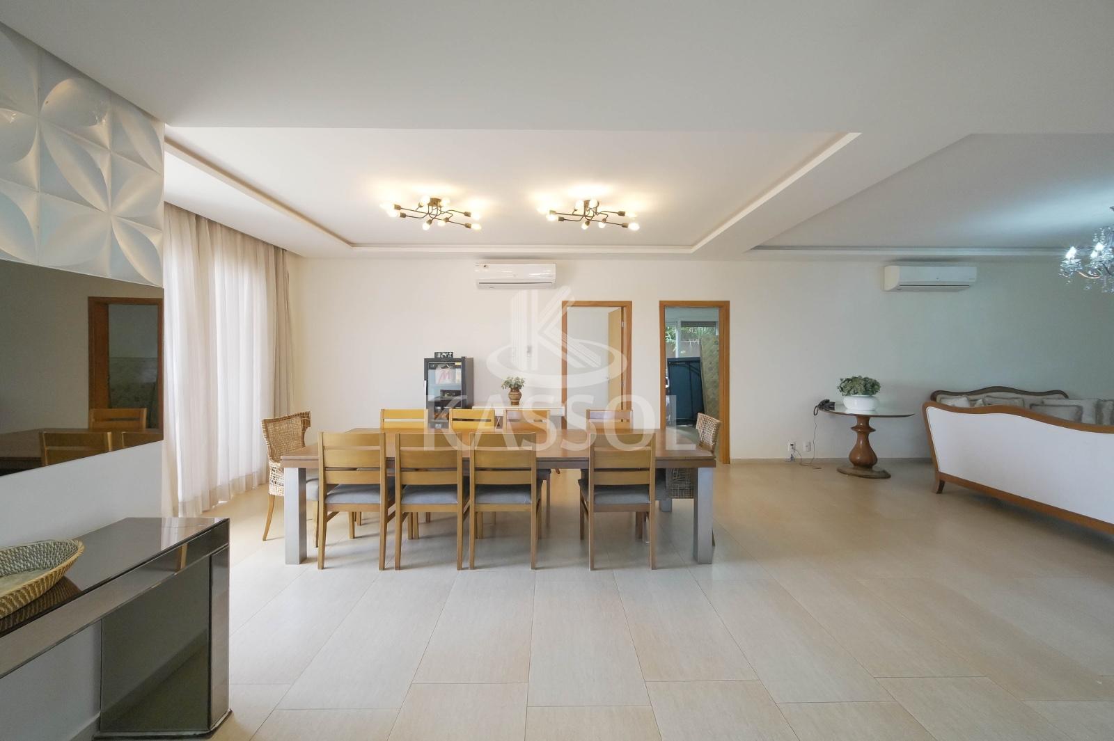 Sobrado no Treviso com 4 sutes e 1 demi-suite amplo jardim com playground