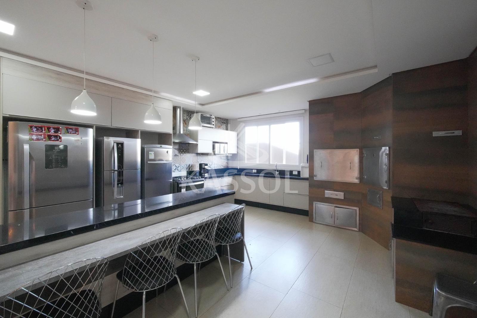 Sobrado no Treviso com 4 sutes e 1 demi-suite amplo jardim com playground