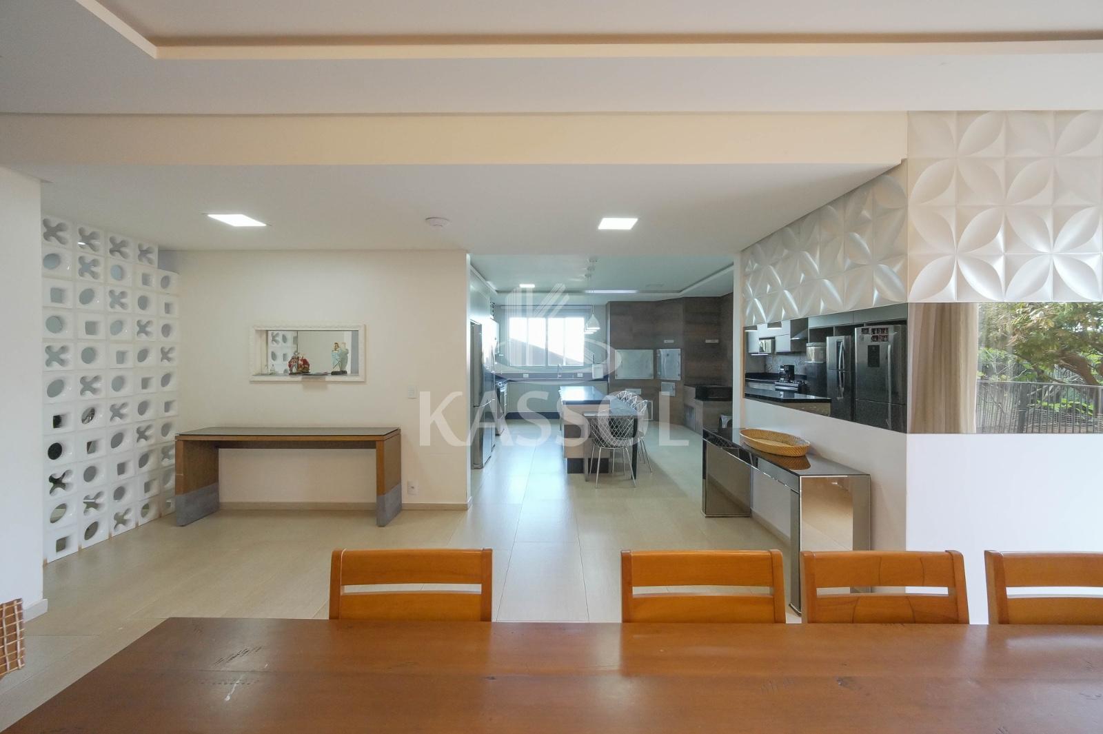 Sobrado no Treviso com 4 sutes e 1 demi-suite amplo jardim com playground