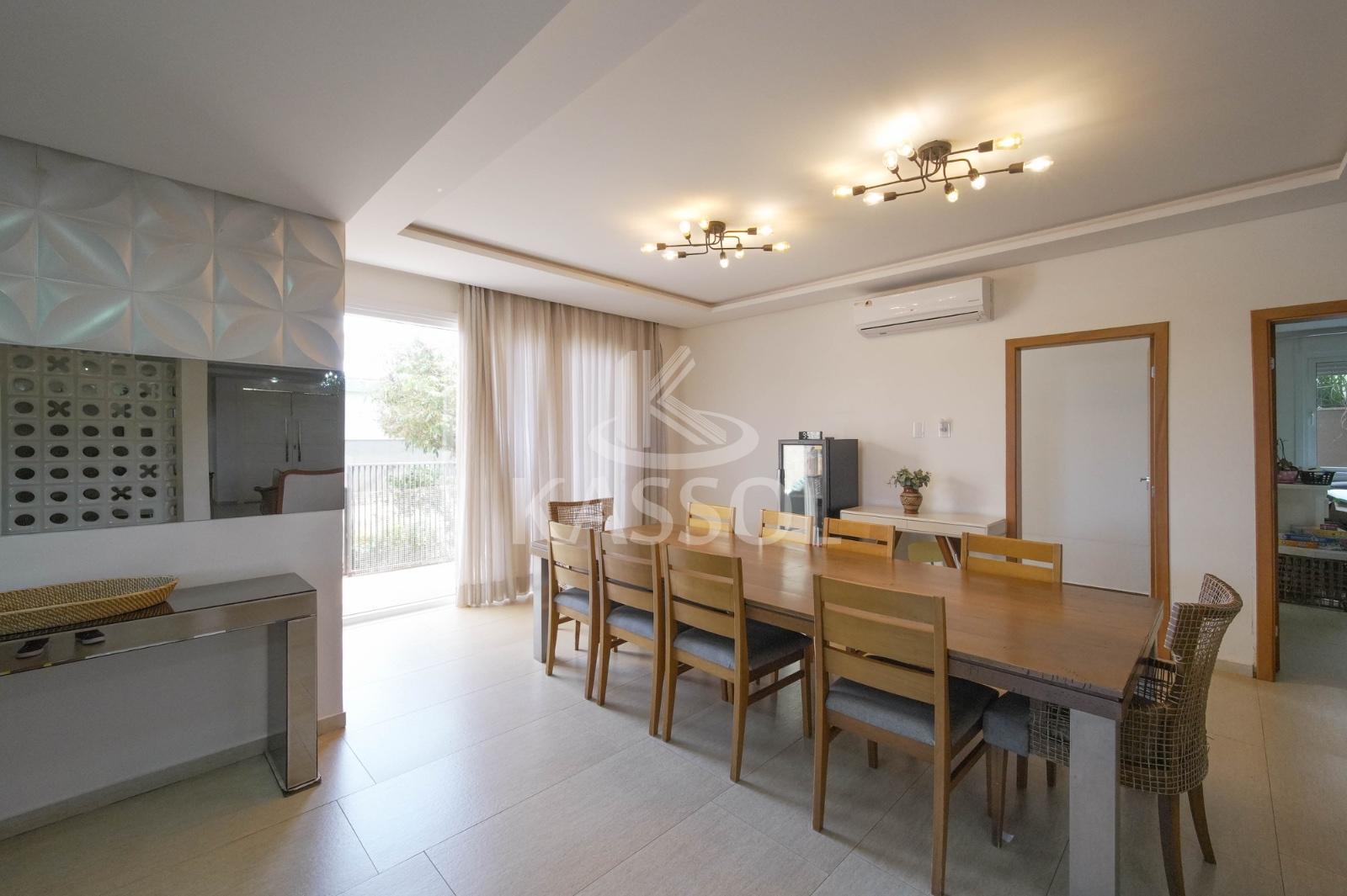 Sobrado no Treviso com 4 sutes e 1 demi-suite amplo jardim com playground