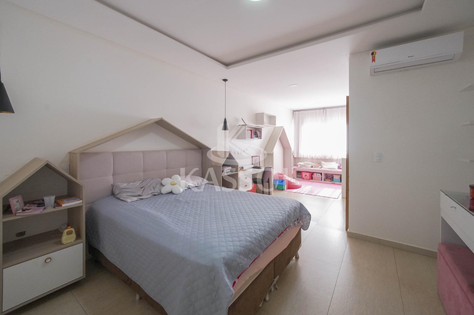 Sobrado no Treviso com 4 sutes e 1 demi-suite amplo jardim com playground