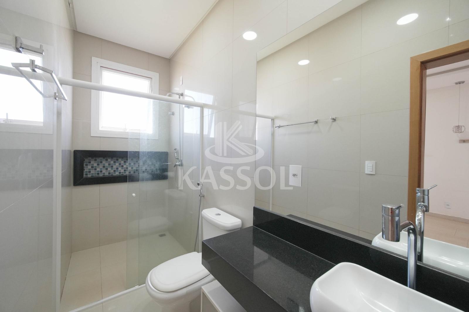 Sobrado no Treviso com 4 sutes e 1 demi-suite amplo jardim com playground