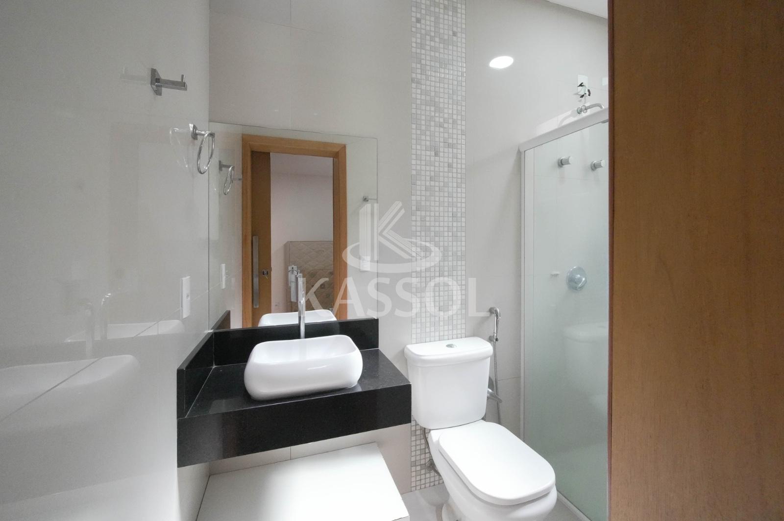 Sobrado no Treviso com 4 sutes e 1 demi-suite amplo jardim com playground