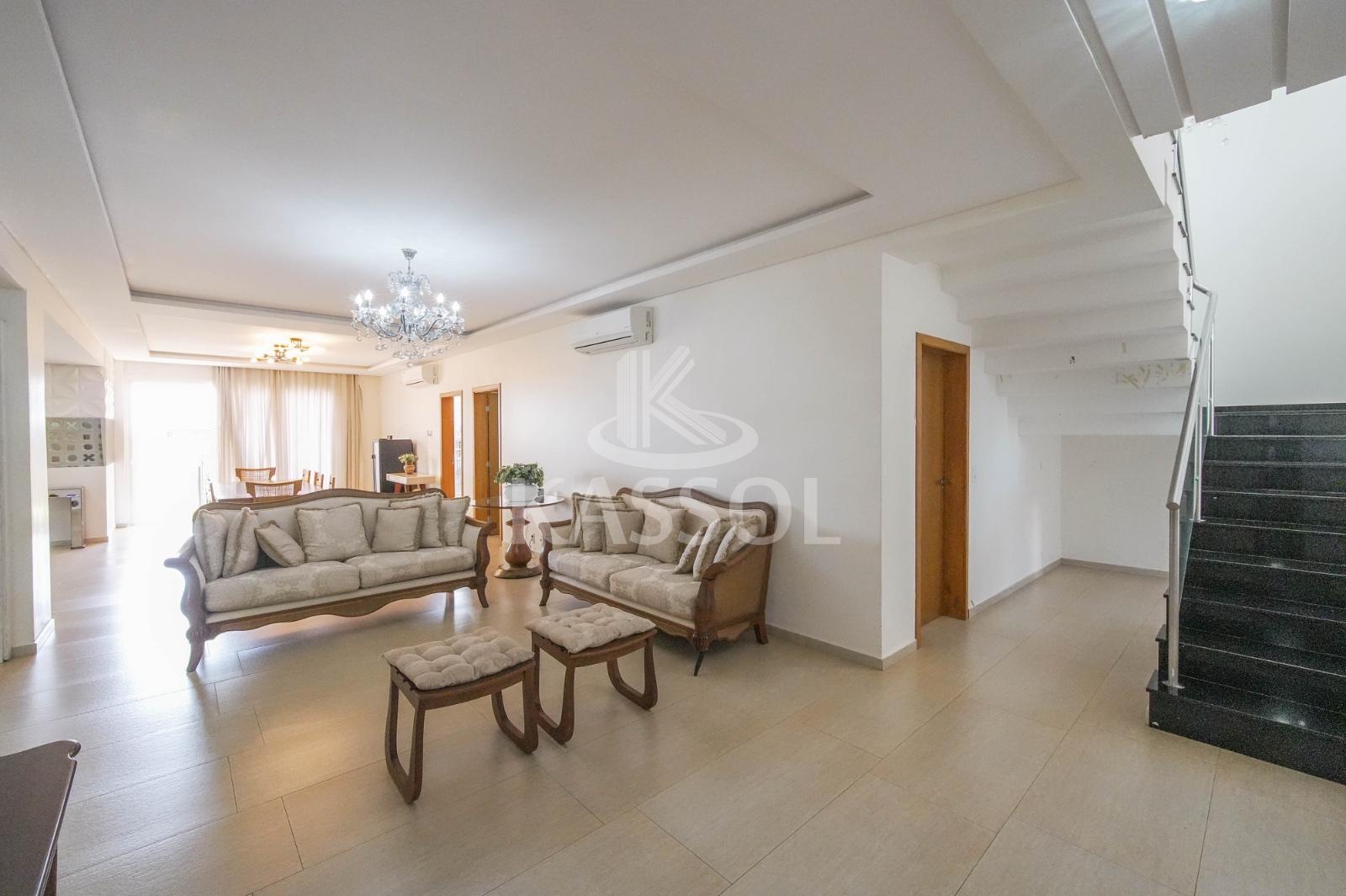 Sobrado no Treviso com  4 suítes  e 1 demi-suite  amplo jardim...