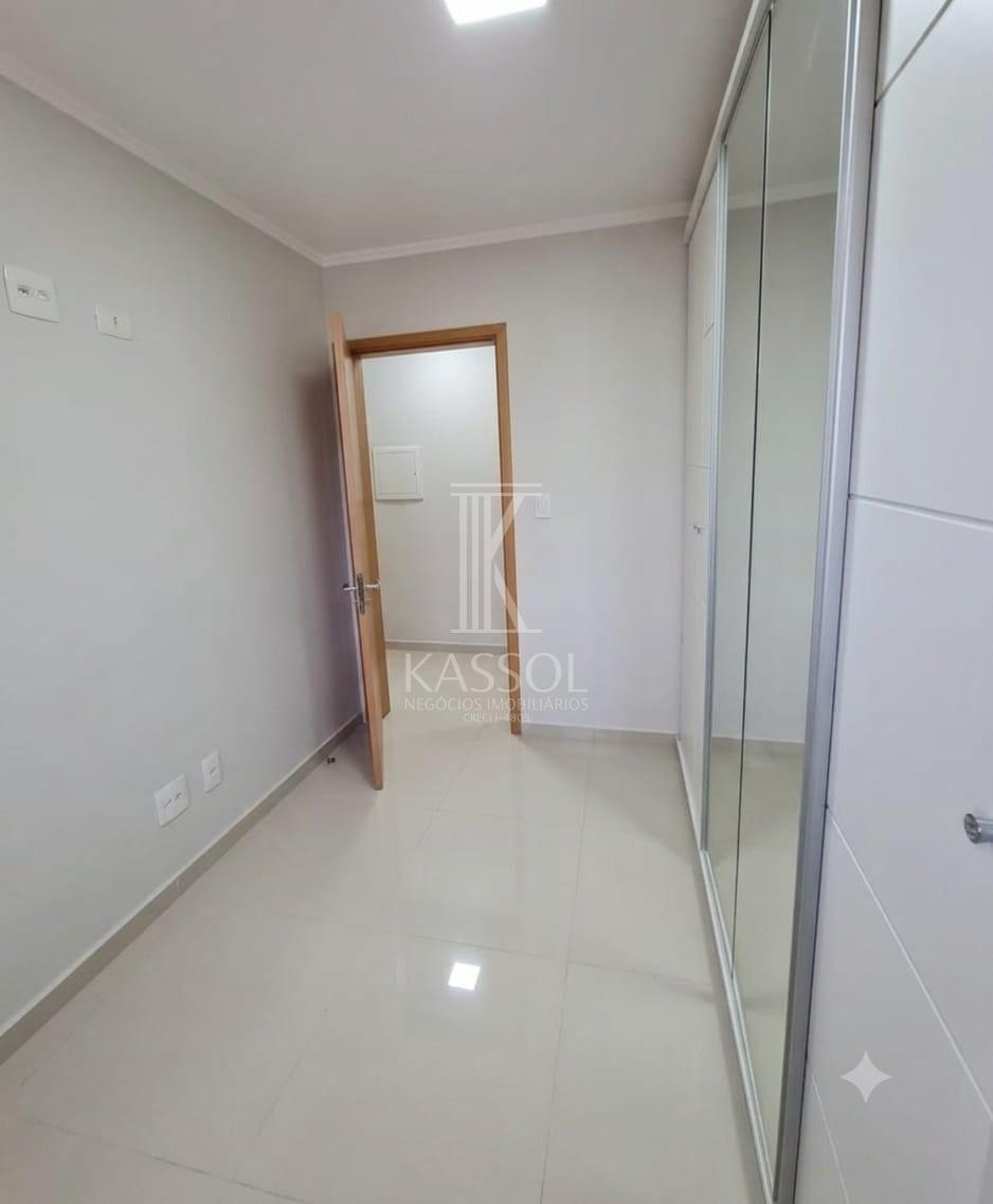 Excelente apto no bairro Neva com 01 suíte + 02 quartos e 02 vagas + depósito!