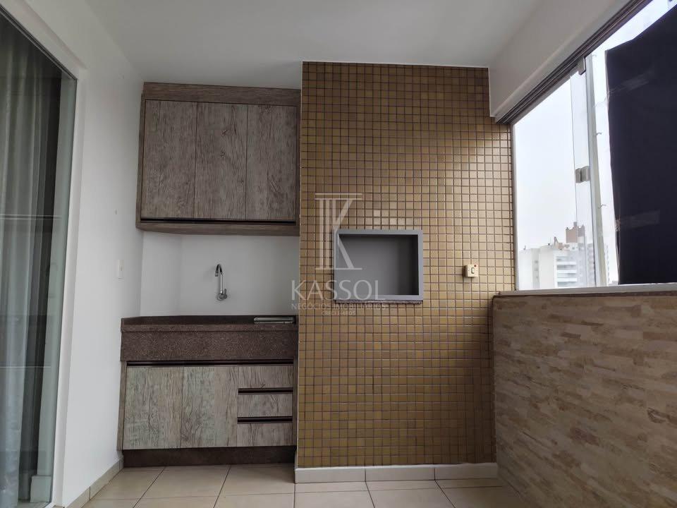 Apartamento Semi mobiliado no centro, 01 Suite mais 02 quartos, 02 vagas.