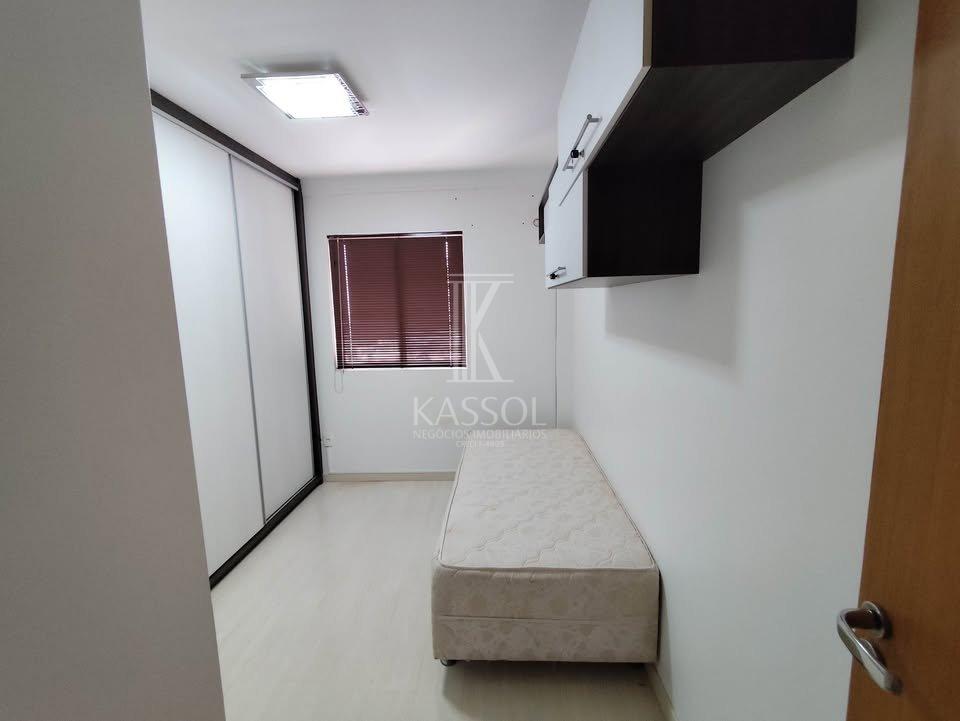 Apartamento Semi mobiliado no centro, 01 Suite mais 02 quartos, 02 vagas.