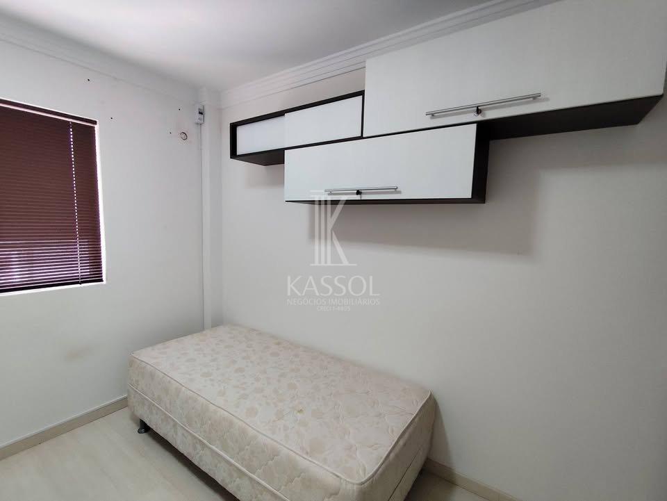 Apartamento Semi mobiliado no centro, 01 Suite mais 02 quartos, 02 vagas.