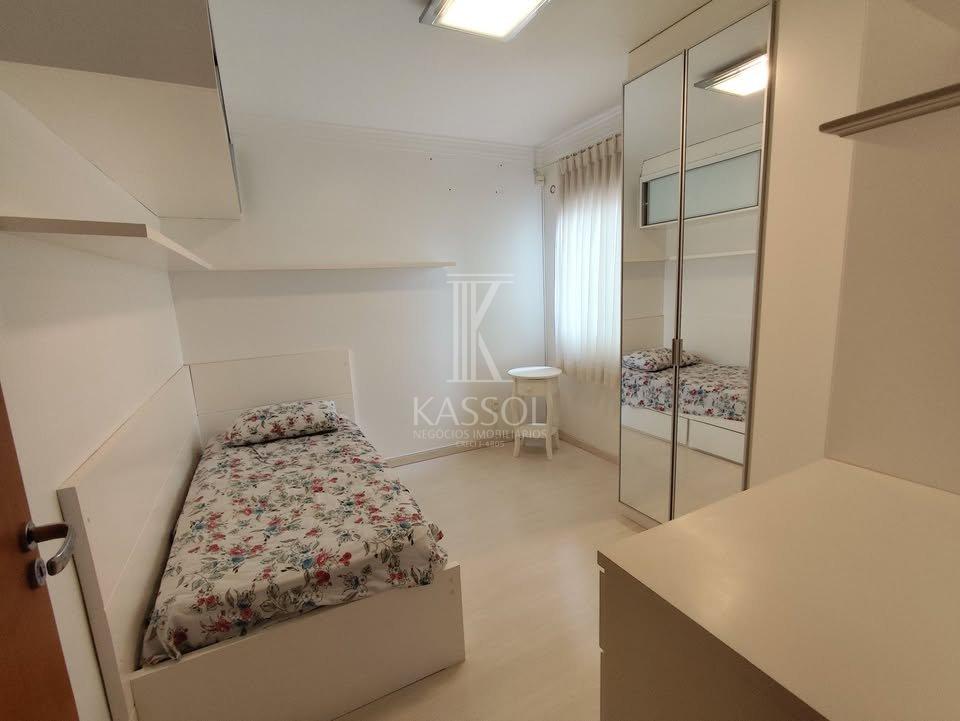 Apartamento Semi mobiliado no centro, 01 Suite mais 02 quartos, 02 vagas.