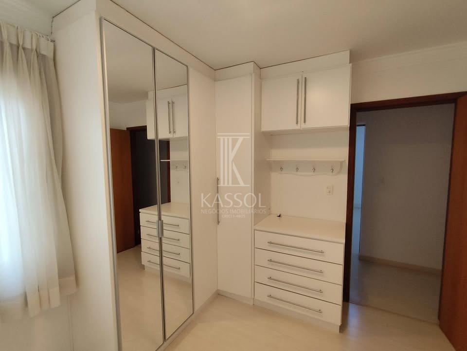 Apartamento Semi mobiliado no centro, 01 Suite mais 02 quartos, 02 vagas.