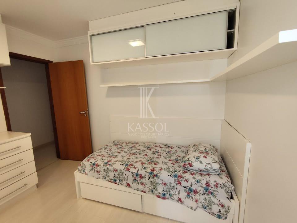 Apartamento Semi mobiliado no centro, 01 Suite mais 02 quartos, 02 vagas.