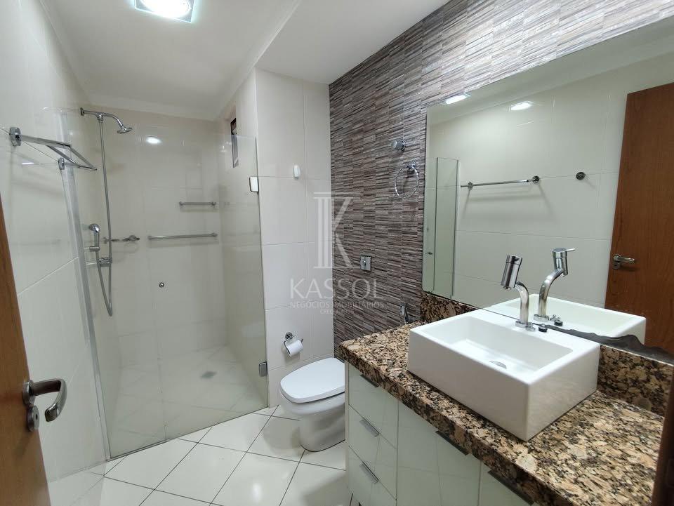 Apartamento Semi mobiliado no centro, 01 Suite mais 02 quartos, 02 vagas.