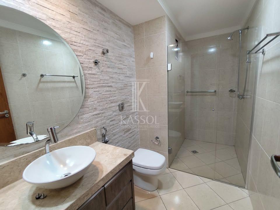 Apartamento Semi mobiliado no centro, 01 Suite mais 02 quartos, 02 vagas.