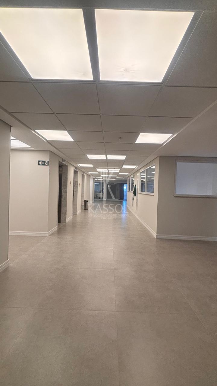 Sala no Dom Medical Center com rea total de 103,24 m, sendo 41,59 m privativos.
