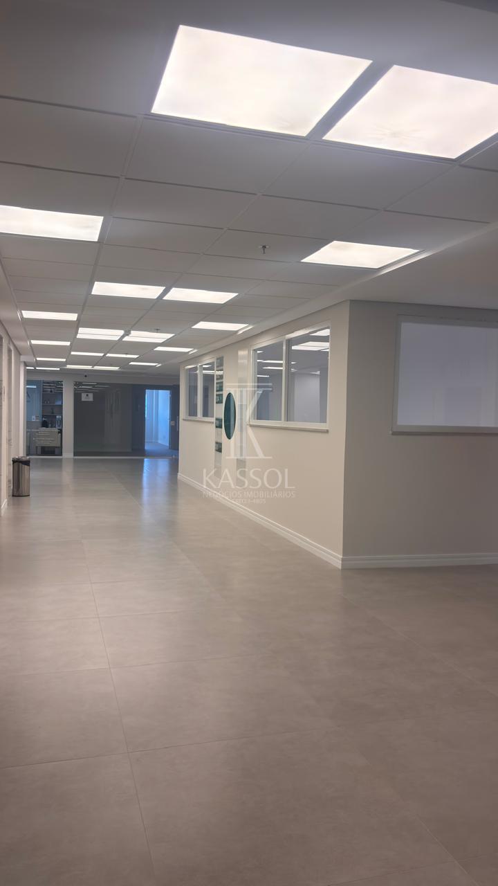 Sala no Dom Medical Center com rea total de 103,24 m, sendo 41,59 m privativos.