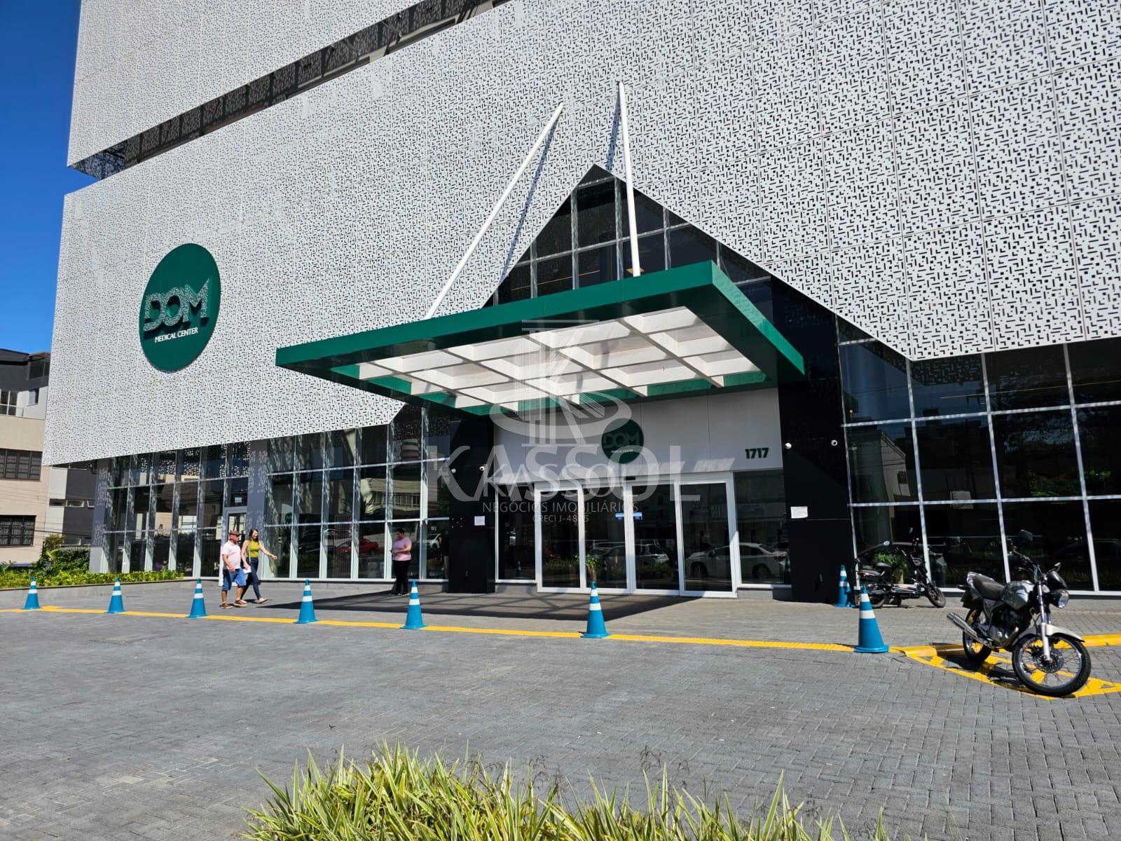 Sala no Dom Medical Center com área total de 103,24 m², sendo ...