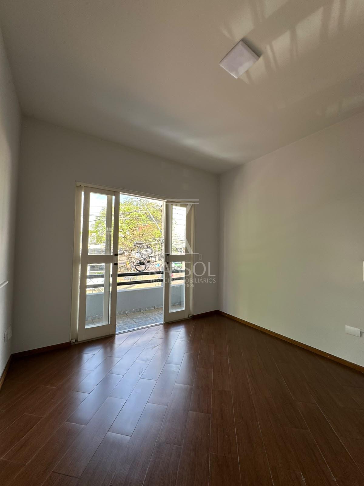 Apartamento no Centro de Cascavel! 01 Suite mais 02 Quartos.