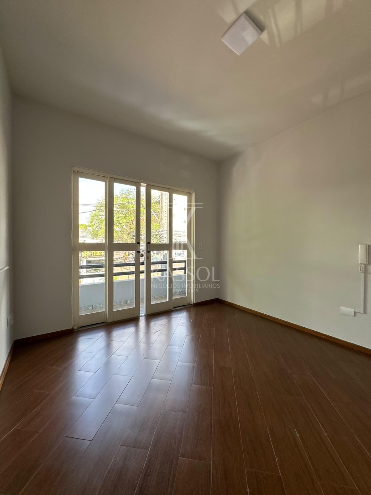Apartamento no Centro de Cascavel! 01 Suite mais 02 Quartos.