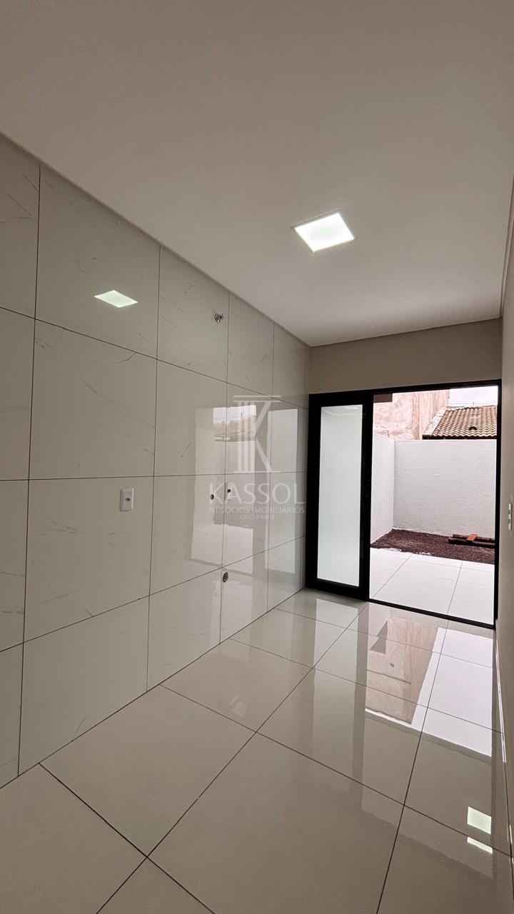 Casa, no Loteamento Siena, Bairro Esmeralda, nova pronta para morar!
