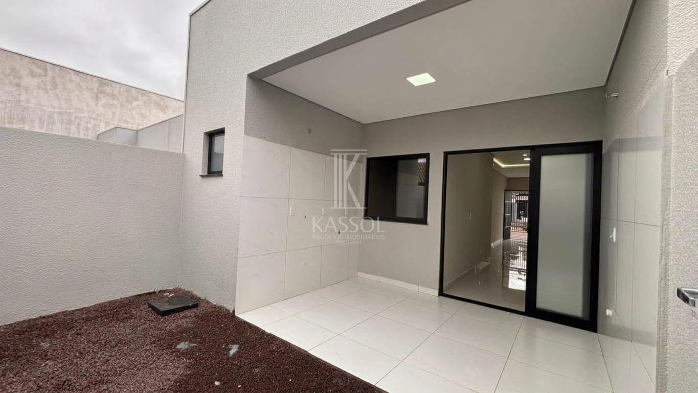 Casa, no Loteamento Siena, Bairro Esmeralda, nova pronta para morar!