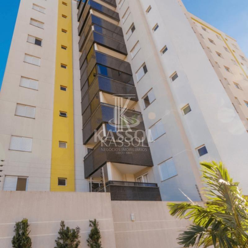 Apartamento com móveis planejados, com 02 quartos, sendo 01 Su...