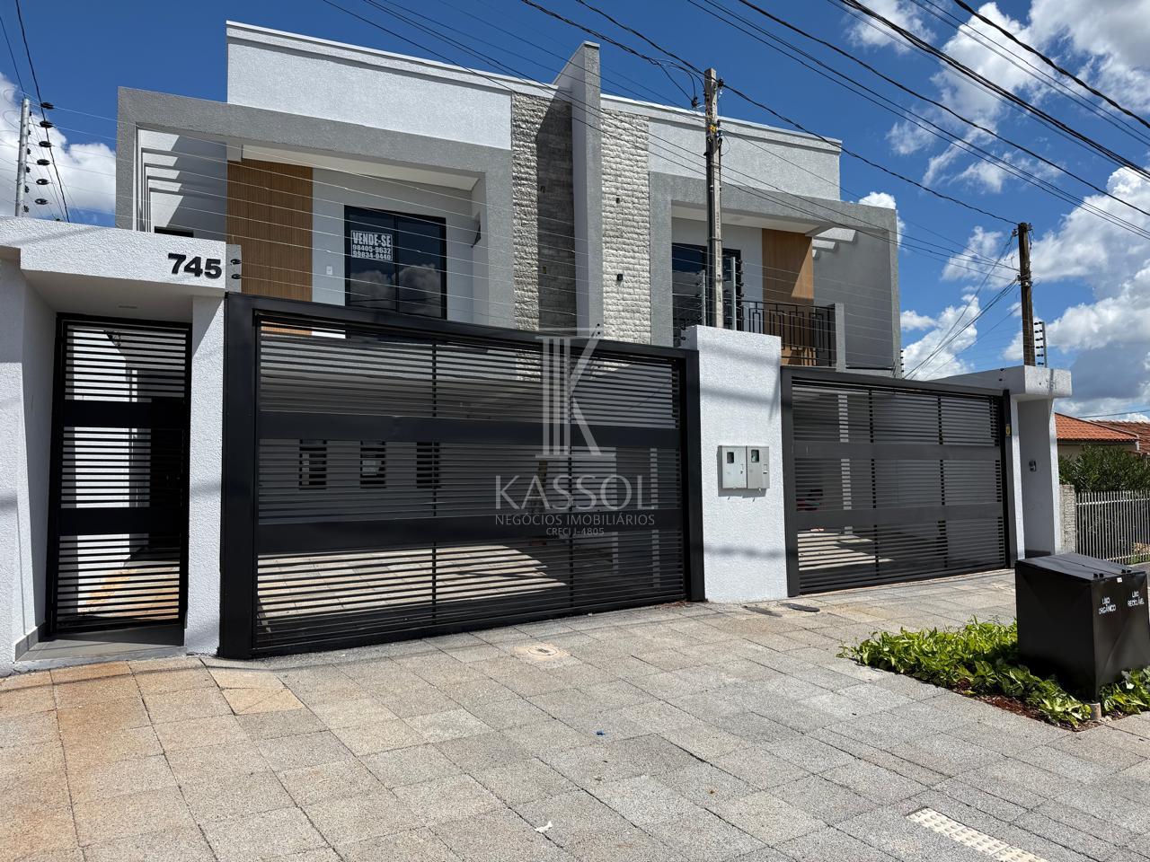 Sobrado com 165.64 m², novo pronto para morar - próximo Unipar.