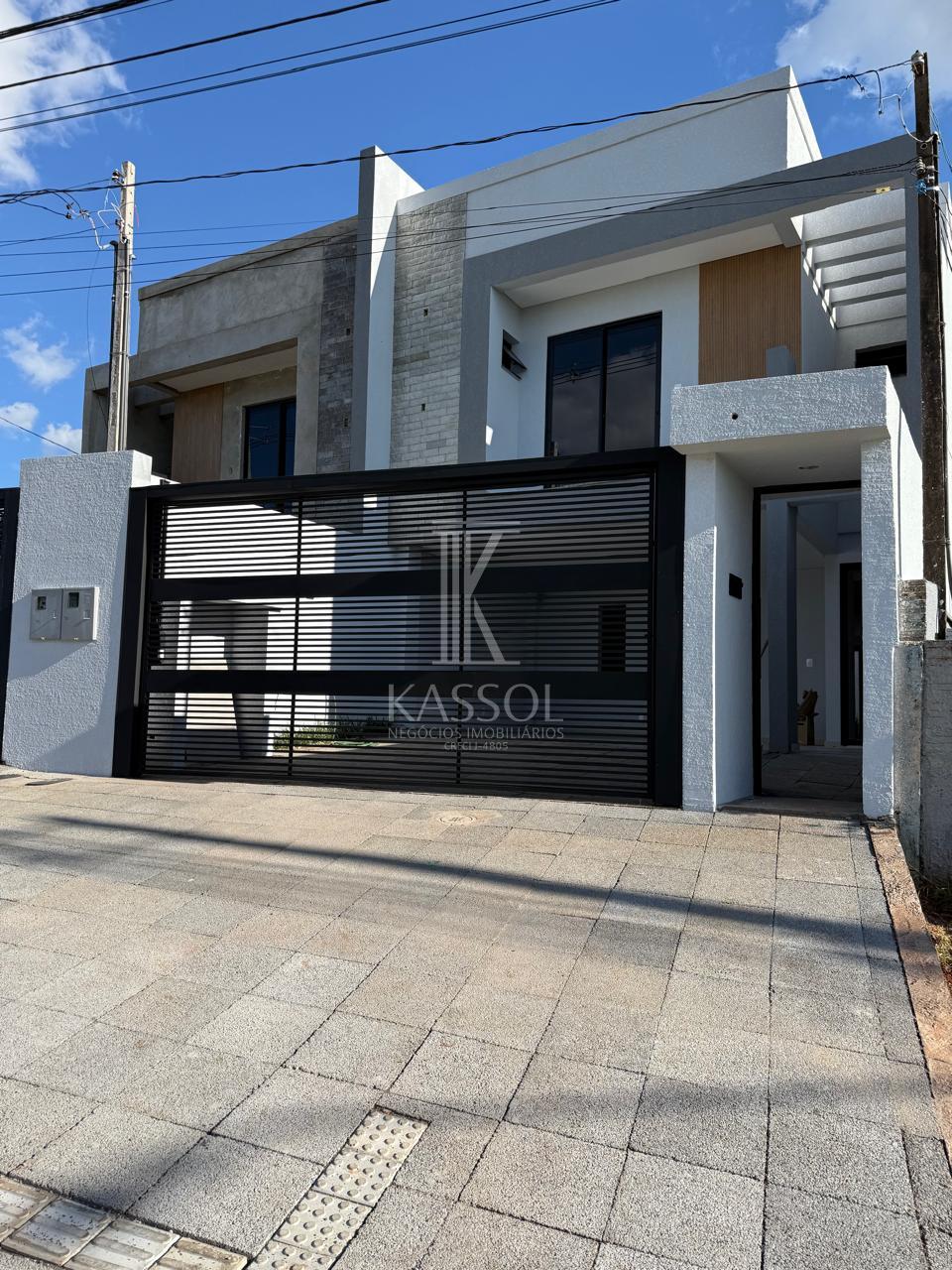 Sobrado com 165.64 m², novo pronto para morar - próximo Unipar.