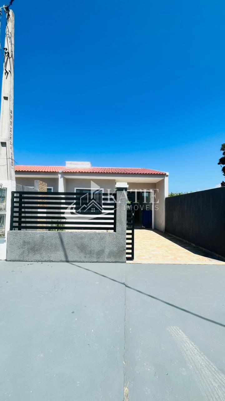 Casa com 2 quartos próxima a comércios em Praia de Leste