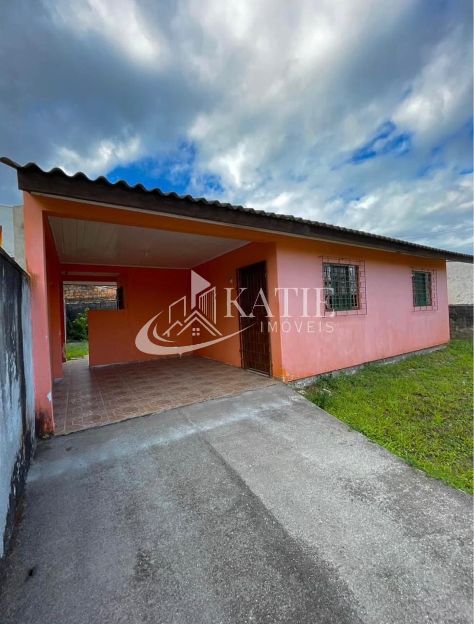 Casa com excelente localização com 2 quartos em Paranaguá