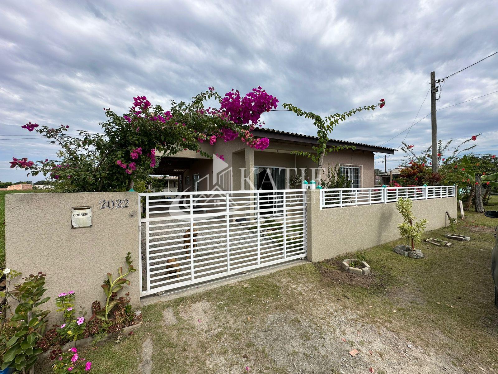 casa com suite e espaço de quintal, proxima a praia em Matinhos