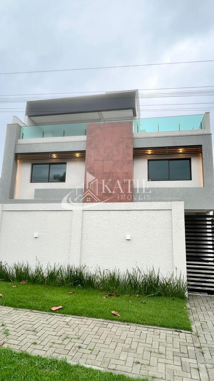Triplex com piscina privativa e suíte no Balneário Canoas.