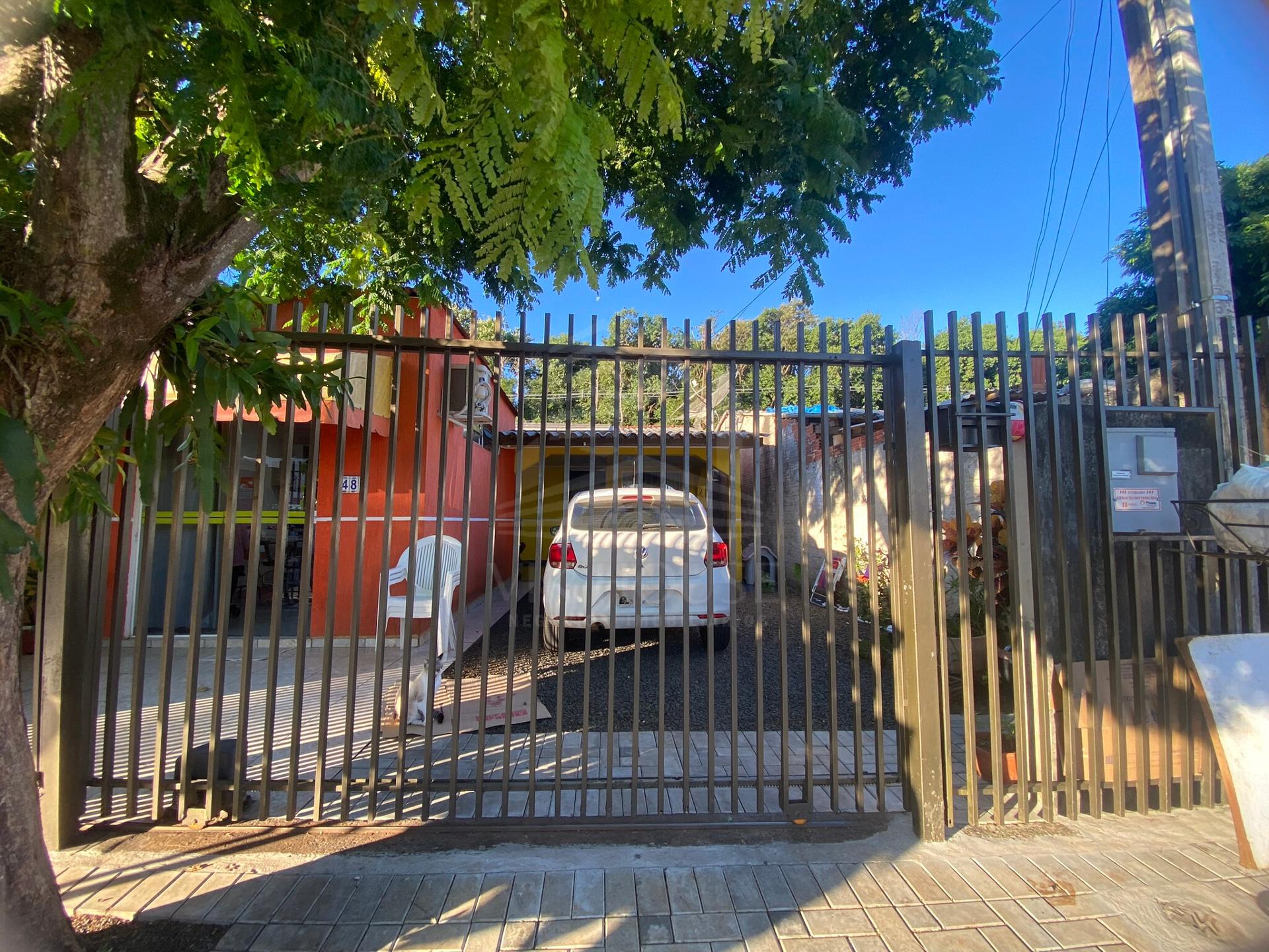 CASA COM SALA COMERCIAL A VENDA - REGIÃO DA VILA C