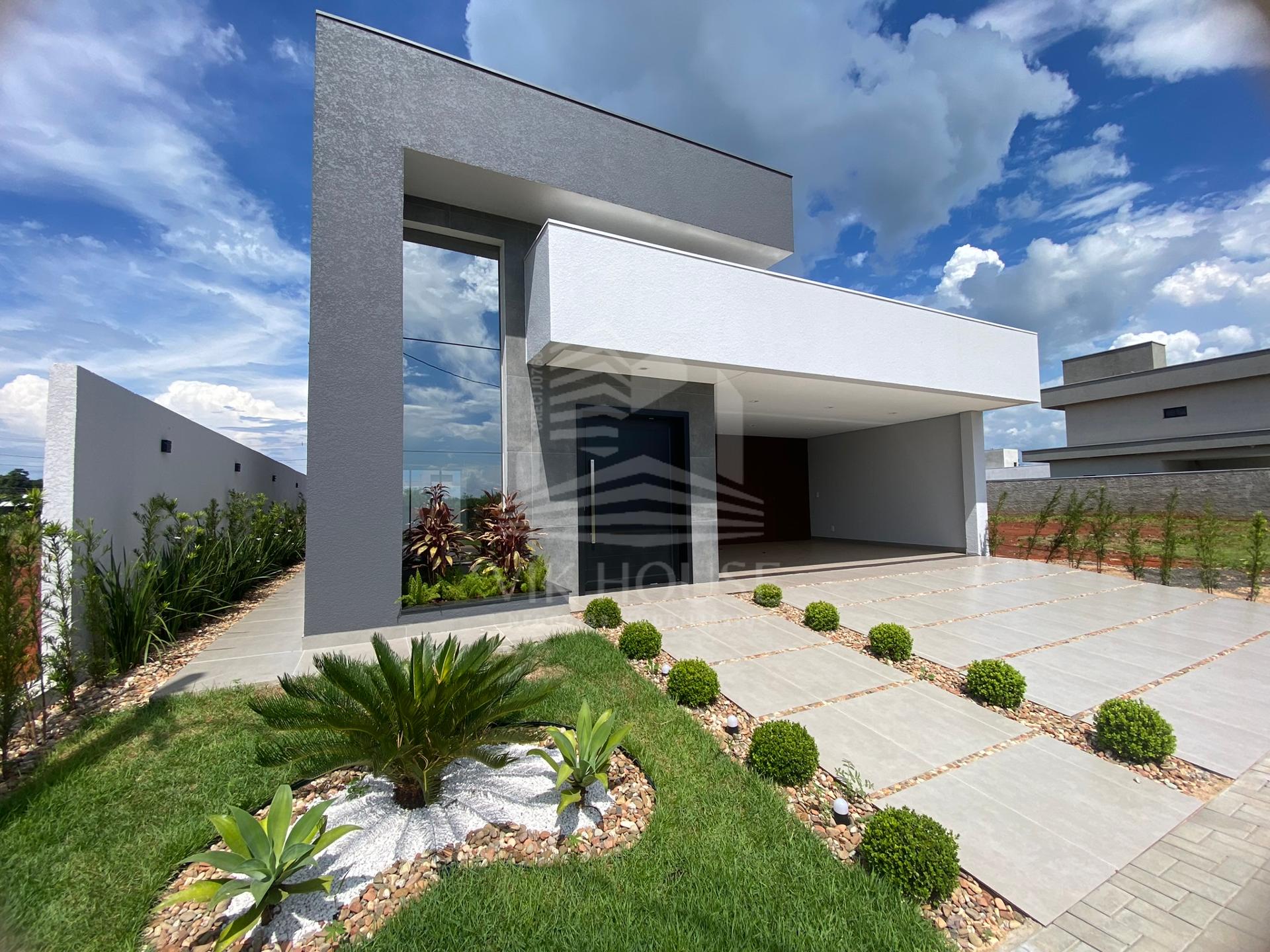 CASA COM TRÊS SUITES A VENDA NO CONDOMINIO IGUAÇU - FOZ DO IGUAÇU