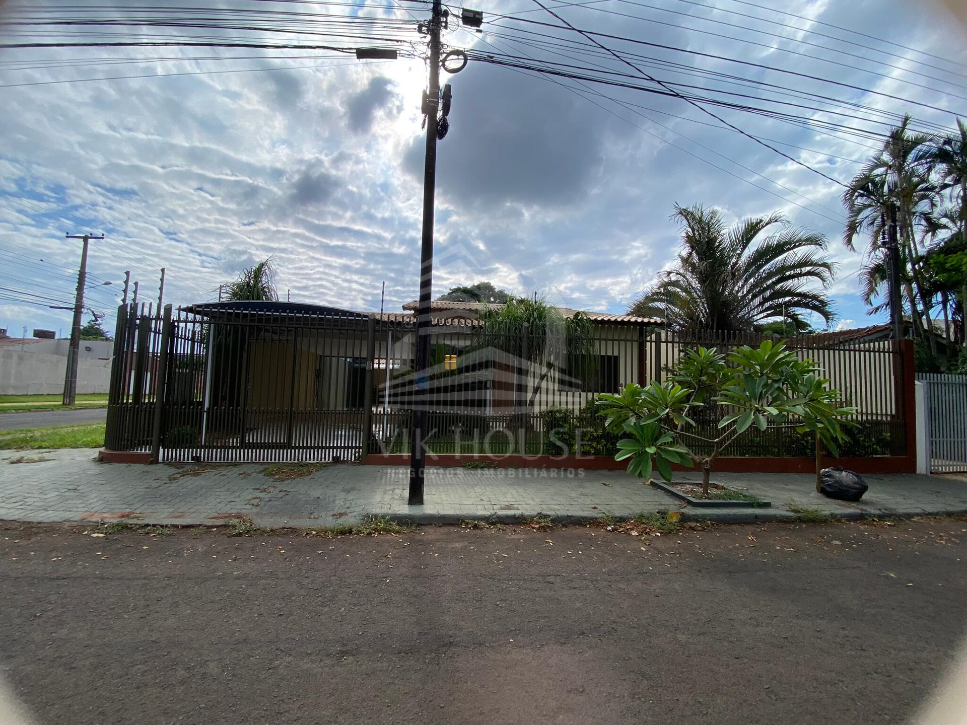 CASA DE ESQUINA COM QUATRO QUARTOS A VENDA NO CONJUNTO LIBRA