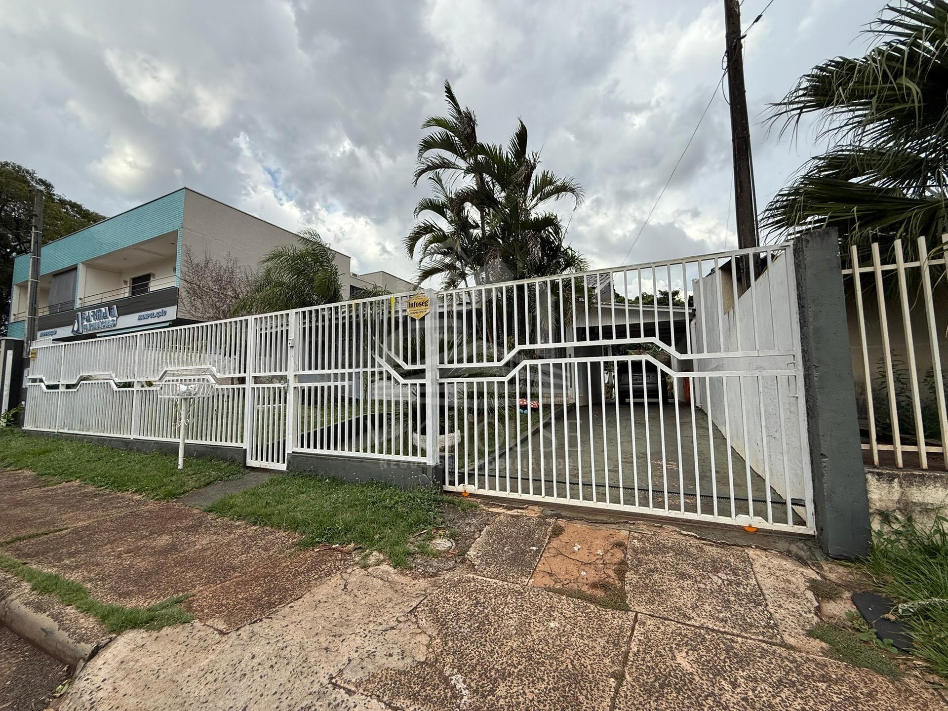 CASA COMERCIAL DISPONIVEL PARA LOCAÇÃO A POUCOS METROS DO HOSPITAL