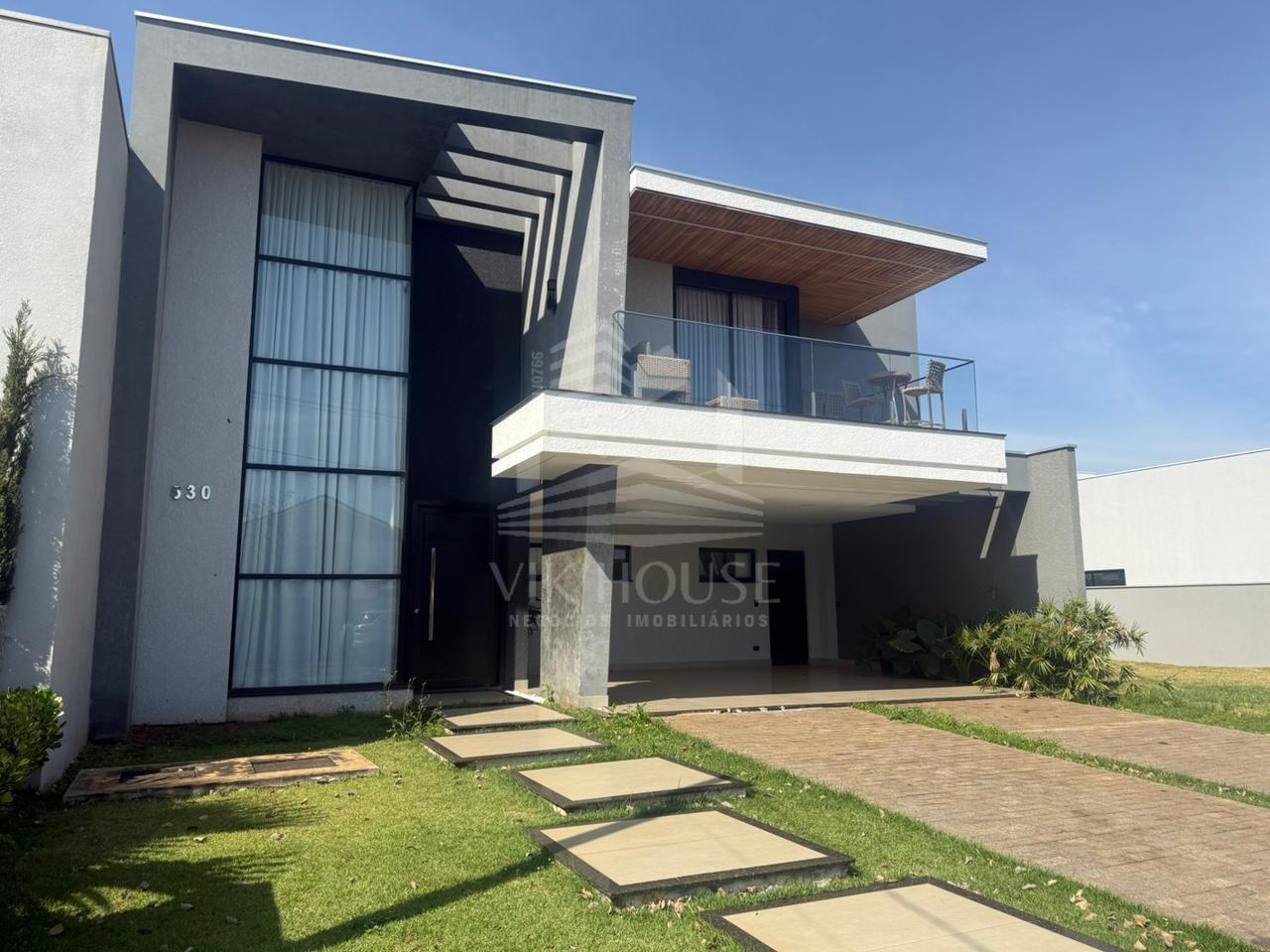 SOBRADO DE ALTO PADRÃO COM 3 SUITES DISPONIVEL PARA LOCAÇÃO - CONDOMINIO SAFIRA