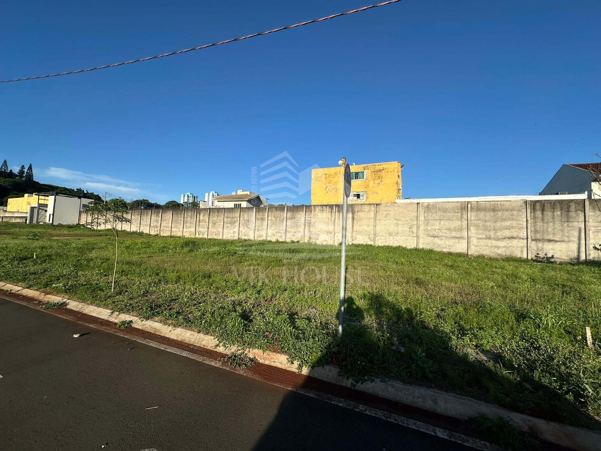 TERRENO A VENDA NO CONDOMINIO BEL JARDINS - PARQUE MONJOLO