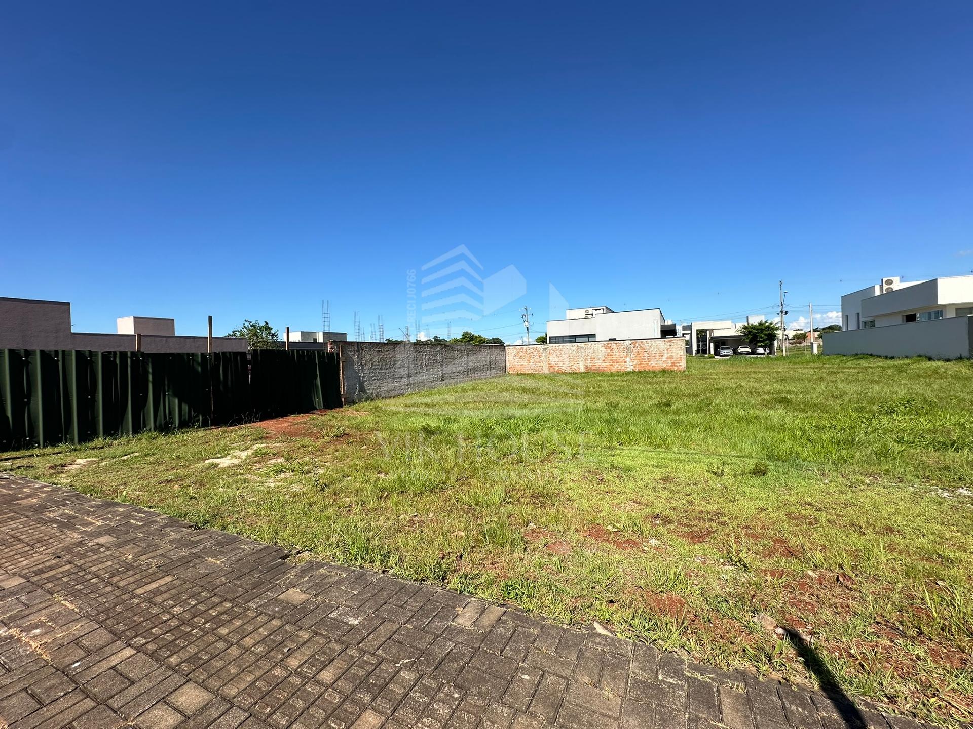 TERRENO A VENDA NO CONDOMÍNIO IGUAÇU -  FOZ DO IGUAÇU