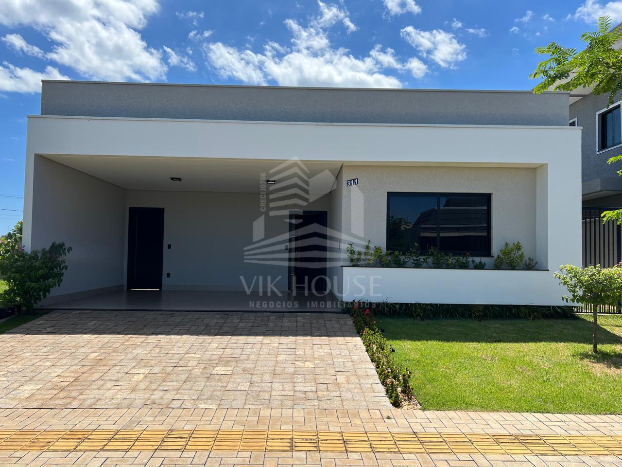 CASA TÉRREA  AMPLA SEMI MOBILIADA NO CONDOMINIO RESIDENCIAL IGUAÇU