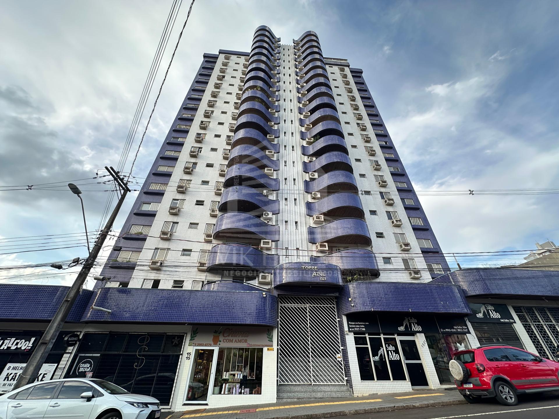 COBERTURA DUPLEX SEMIMOBILIADA A VENDA NO EDIFICIO TORRE AZUL - CENTRO DE FOZ.