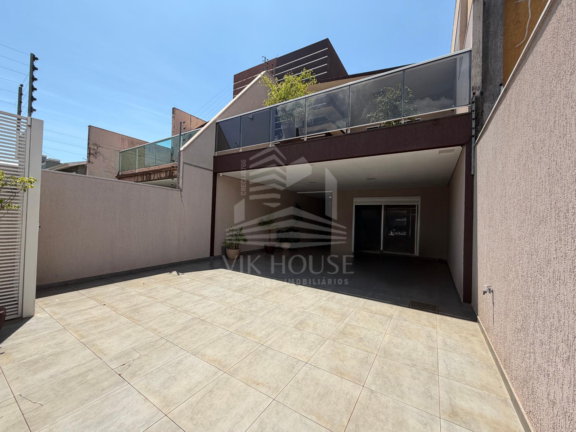 SOBRADO COM TRÊS QUARTOS  E PISCINA A VENDA NO JARDIM PANORAMA - Foz do Iguaçu