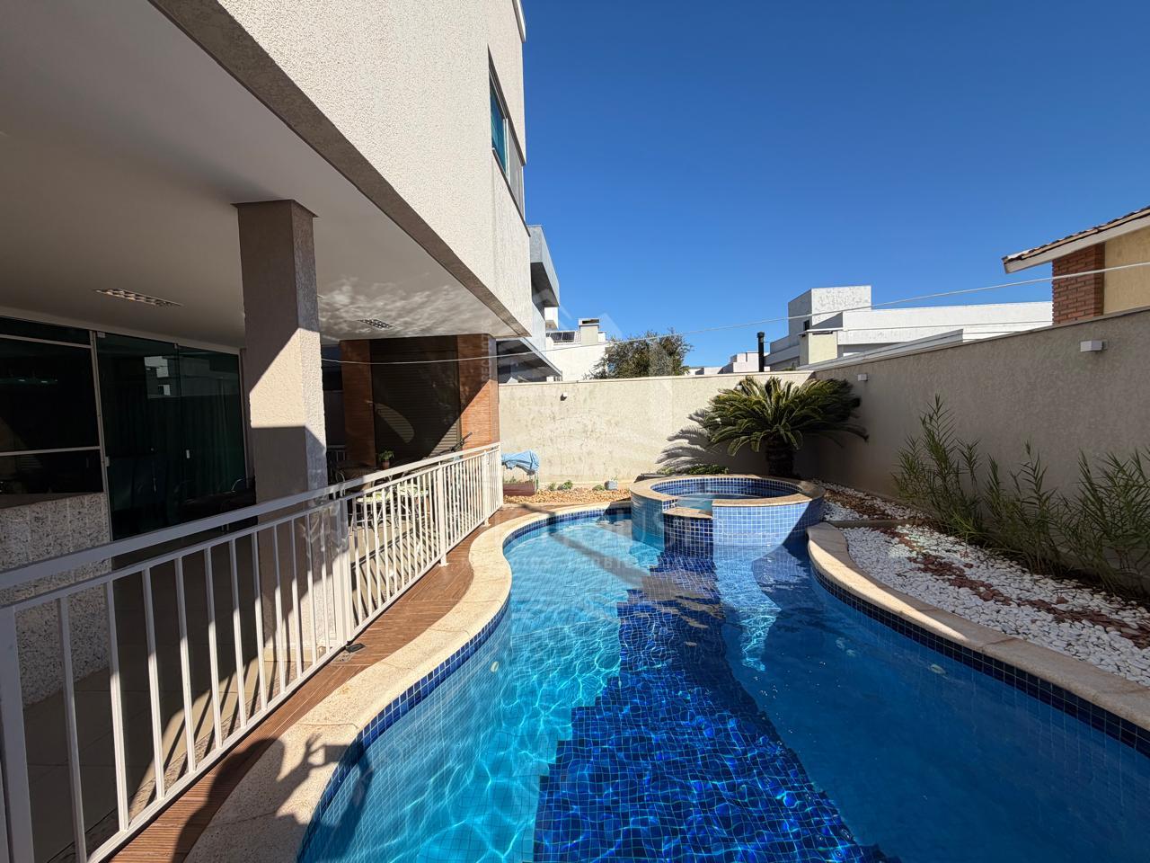 SOBRADO MOBILIADO NO CONDOMINIO TERRAS ALPHA I - FOZ DO IGUAÇU