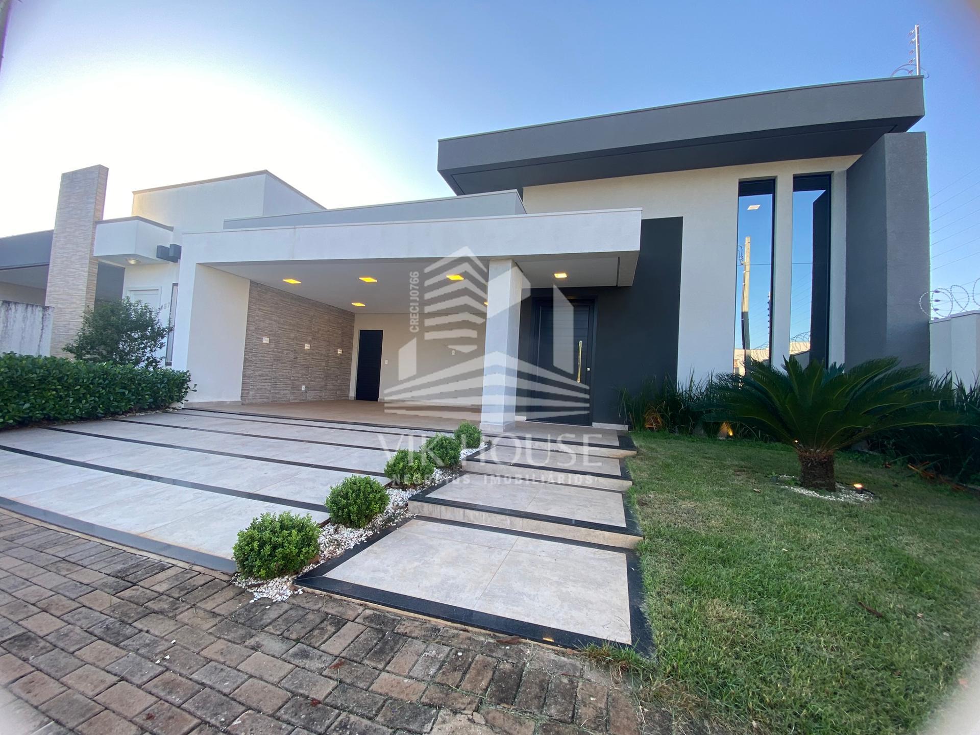 CASA TERREA MOBILIADA COM TRES SUITES A VENDA NO CONDOMINIO SAFIRA -