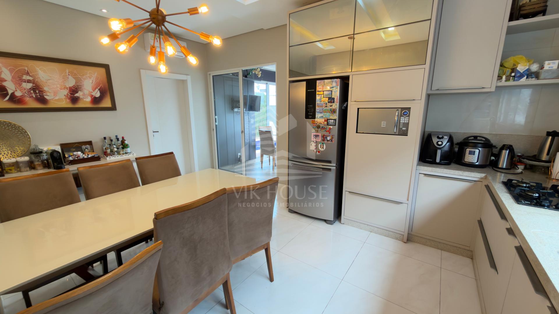 SOBRADO TOTALMENTE MOBILIADO NO CONDOMINIO TERRAS ALPHA I - FOZ DO IGUAÇU