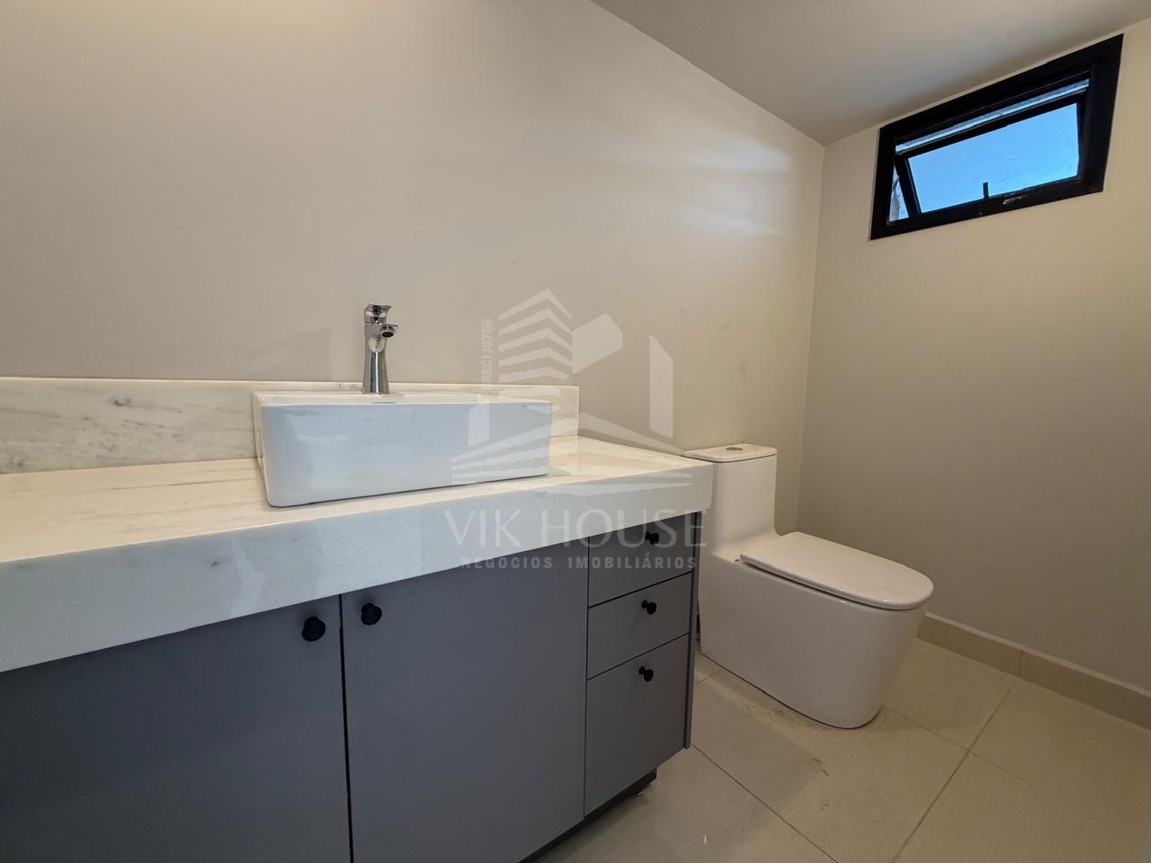 SOBRADO NOVO SEMI MOBILIADO COM 3 QUARTOS SENDO 1 SUITE DISPONÍVEL PARA LOCAÇÃO