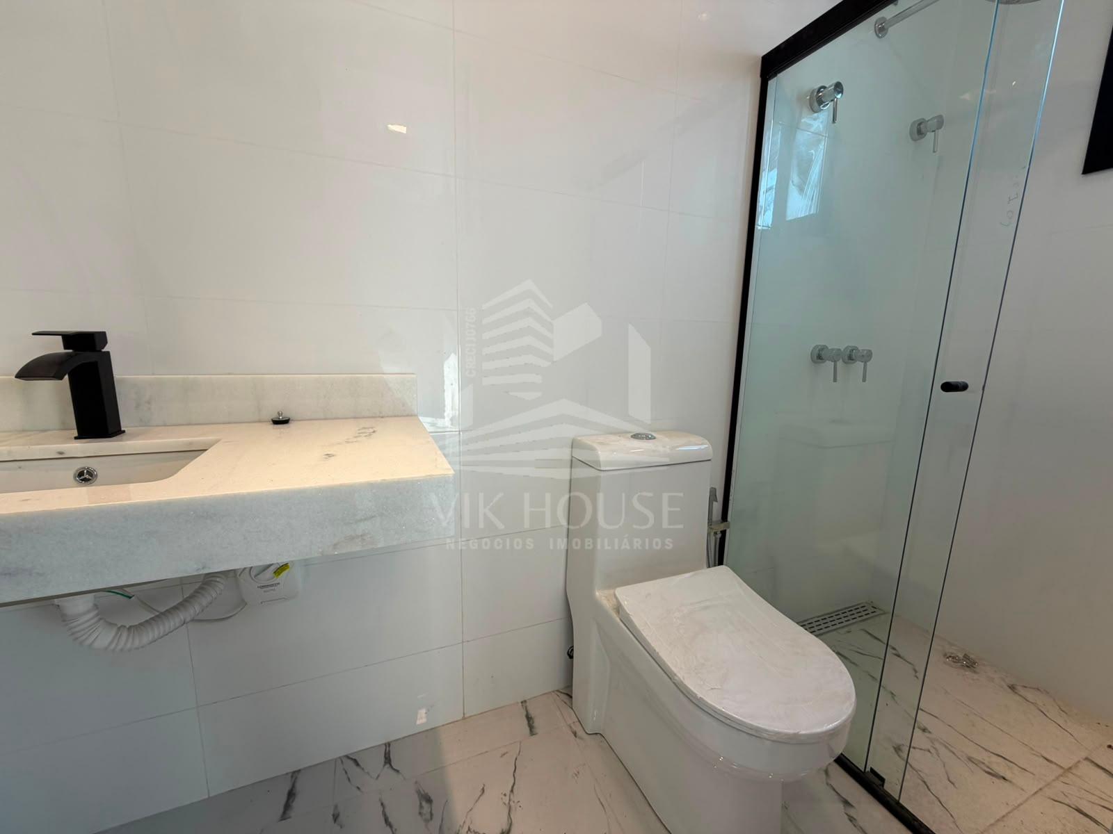 SOBRADO NOVO SEMI MOBILIADO COM 3 SUITES DISPONÍVEL PARA LOCAÇÃO