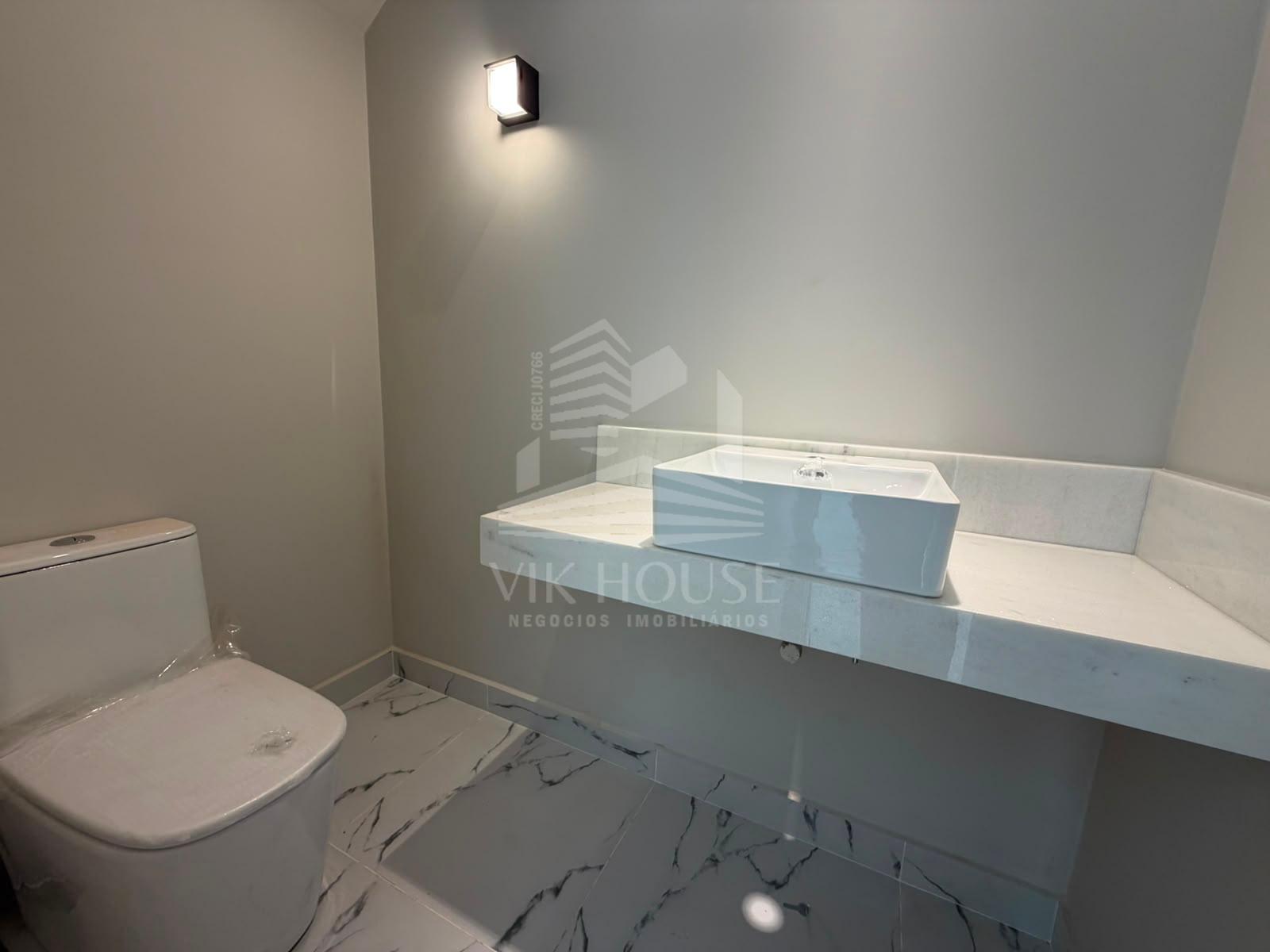 SOBRADO NOVO SEMI MOBILIADO COM 3 SUITES DISPONÍVEL PARA LOCAÇÃO