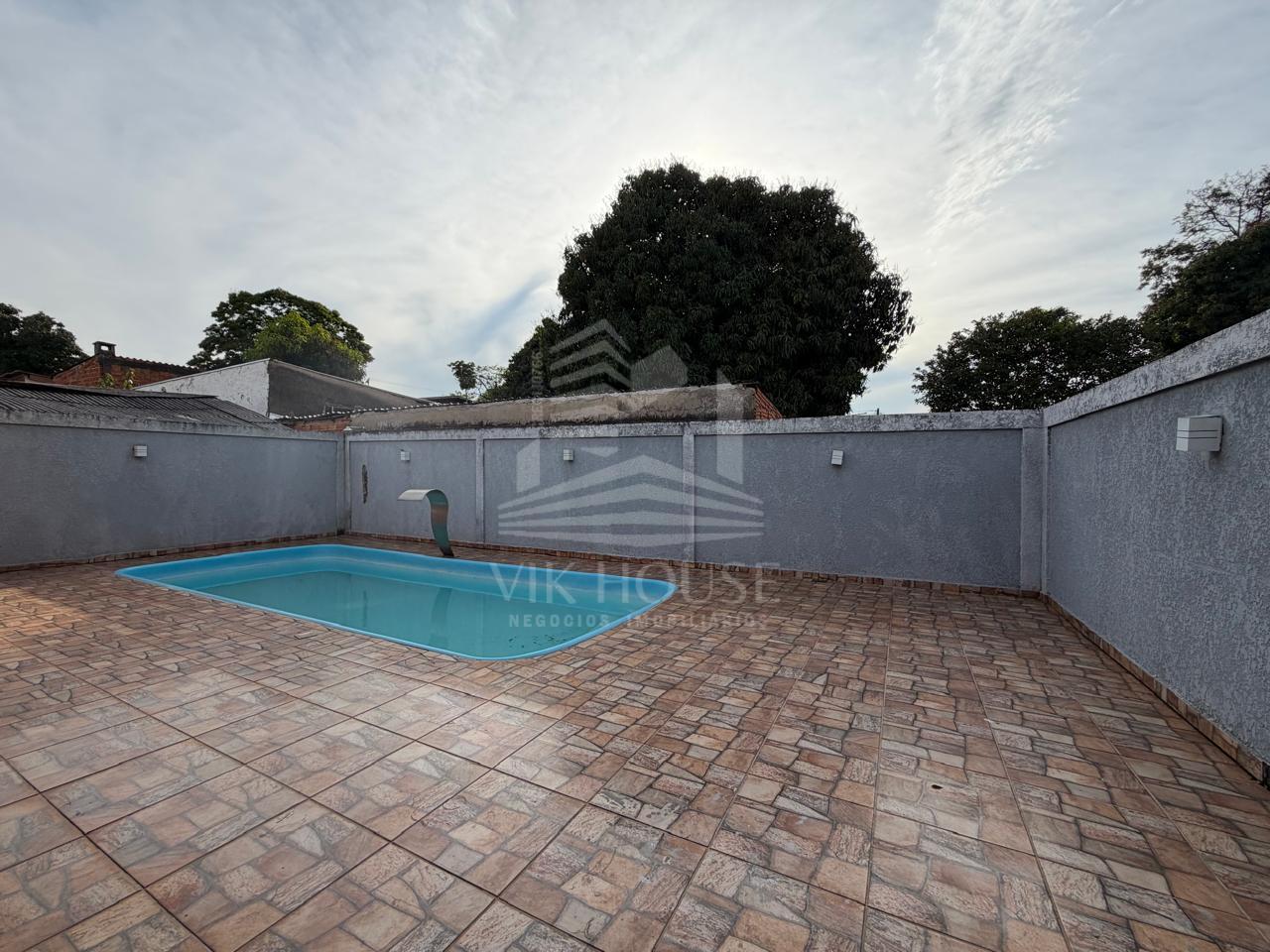 CASA COM AMPLO TERRENO E PISCINA A VENDA NO CAMPOS DO IGUAÇU